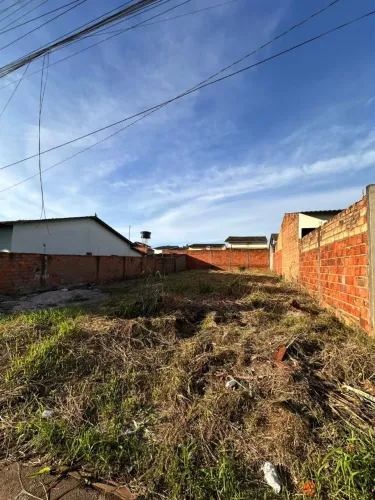Lote 300 M2 bairro Flamboyant só R$ 165 mil