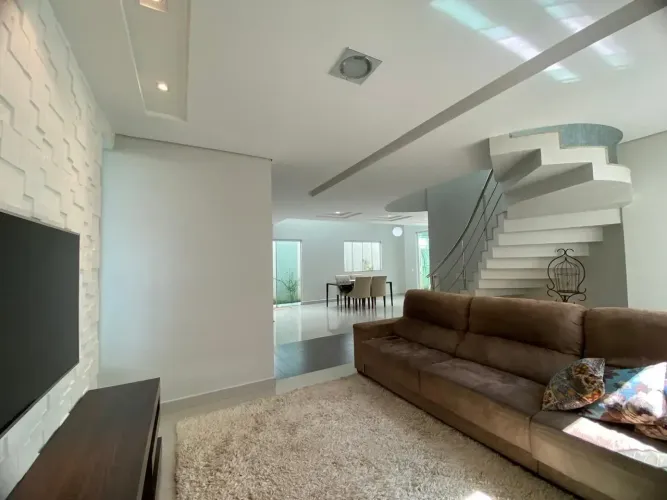 Casa Residencial / Condomínio Royal Park