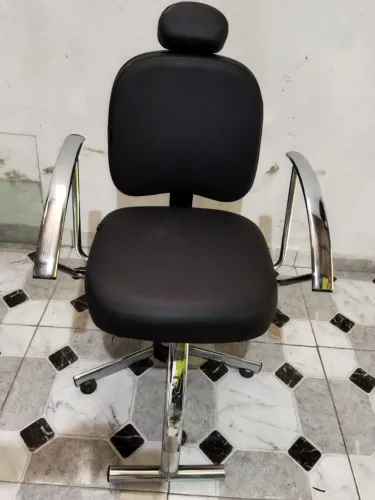 Cadeira de cabeleireira marrri