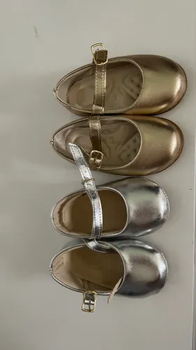 Sapatilha infantil dourada 20