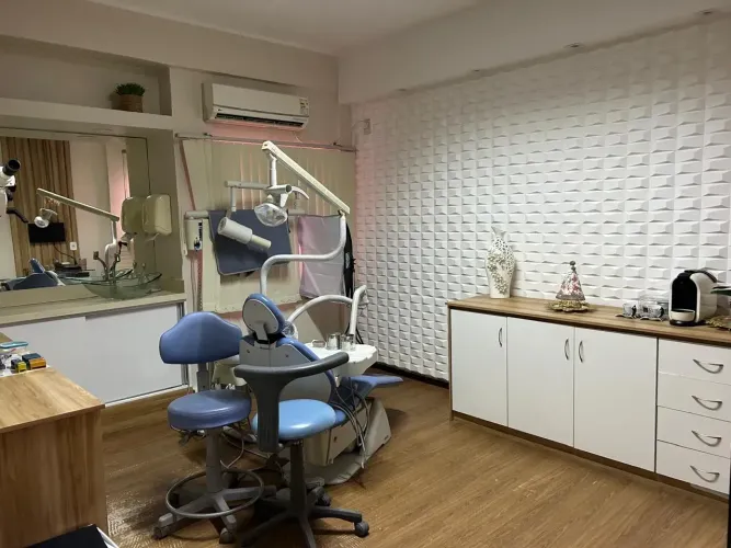 Alugo sala comercial de 57m² no edifício Wall Street funcionando um consultório odontológi