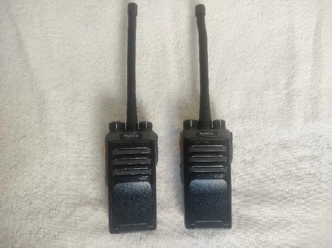 2 rádios vhf hytera