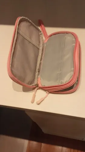 case para viagens. Para levar pendrive, carregadores, fone de ouvido...