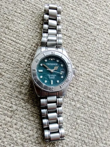 Relógio feminino Technos Skydiver 15 ATM