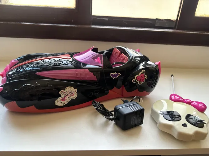 Carro de controle remoto monster high