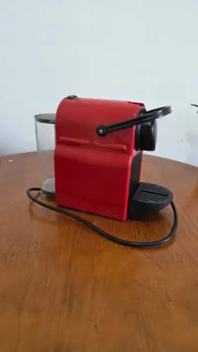 Cafeteira Nespresso Inissia Vermelha