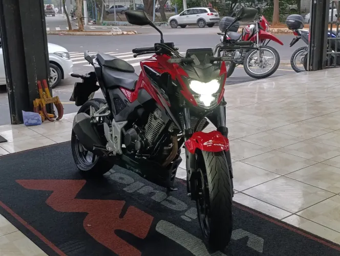 CB300F ABS 2024 impecável