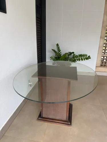 Mesa oval de vidro