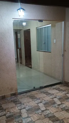 Porta vidro 2,10x 1,70 MTS