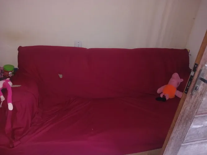 Vende-se sofá de 3 e 2 lugar obs: são 2 sofá por esse preço
