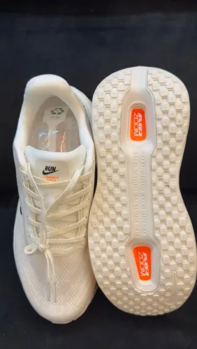 Tênis nike Vomero Premium original sem caixa veio por mala.