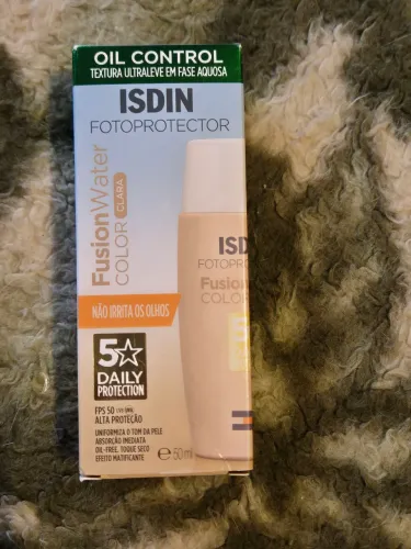 Protetor Solar - ISDIN fusion water - cor clara