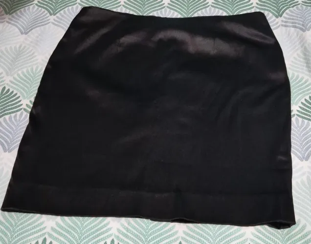 Usada 1X. Saia social acetinada 