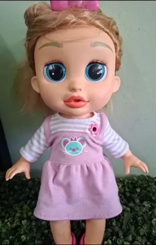 Boneca Baby fala e cresce o cabelo
