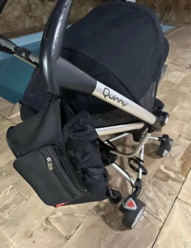 Carrinho de bebê Quinny
