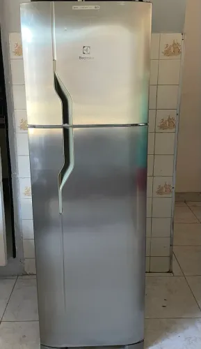 Vendo geladeira seminova