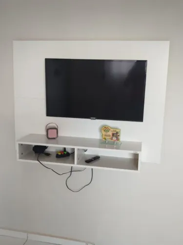 Rack com TV de 32 polegadas