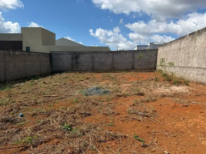 Lote Plano 300m² no Santa Cruz  Anápolis | Murado | Com Portões | R$ 290 mil