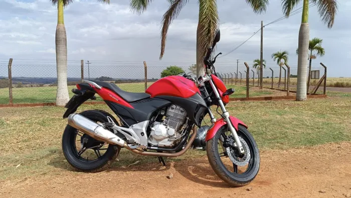 CB 300