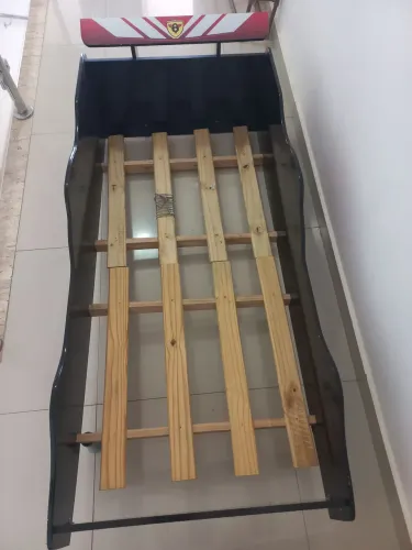 Cama infantil usada, montada, em boas condições de uso.
