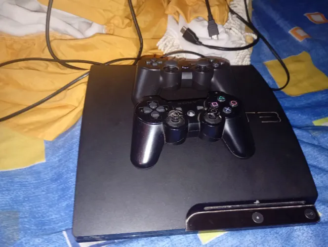 Ps3 slim desbloqueado hen 4.93 dois controles já vem com jogos instalado
