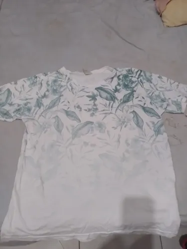 Vendo 2 lindas camisas estampadas