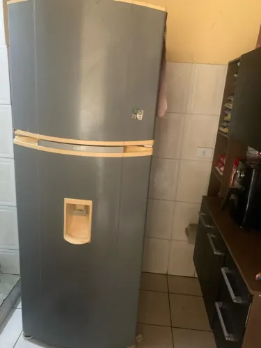 Vende-se geladeira 