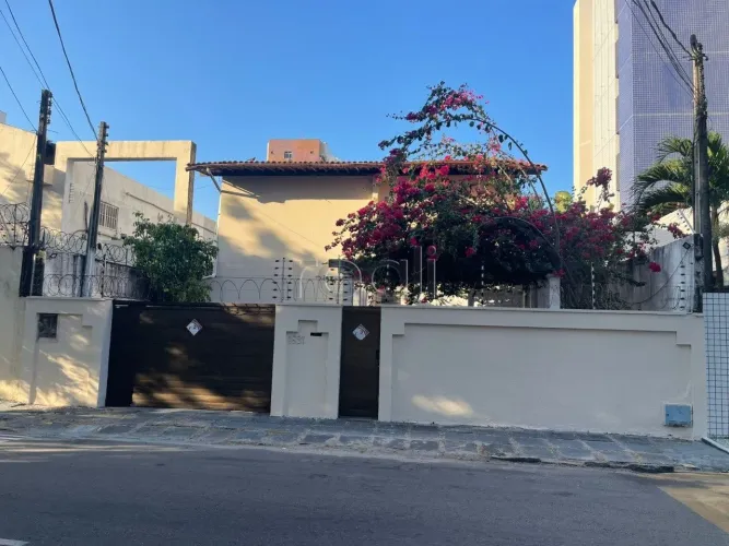 Casa Duplex no Cocó ao lado do Colégio Espaço Aberto - Ideal para Ponto Comercial