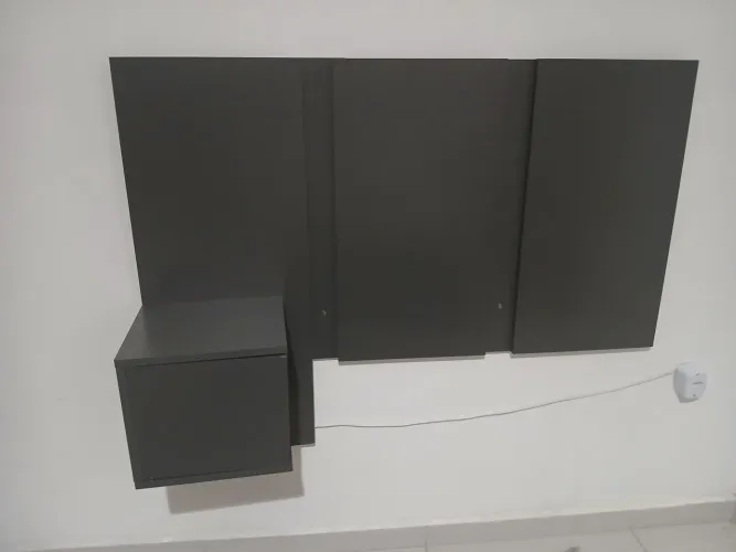 Cabeceira de cama de madeira