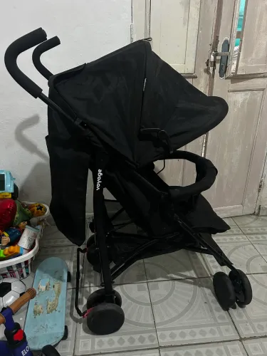 Carrinho de bebê passeio