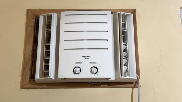 Ar-Condicionado de Janela Springer Midea 7.500 BTUs (Frio) - Estado de Novo!