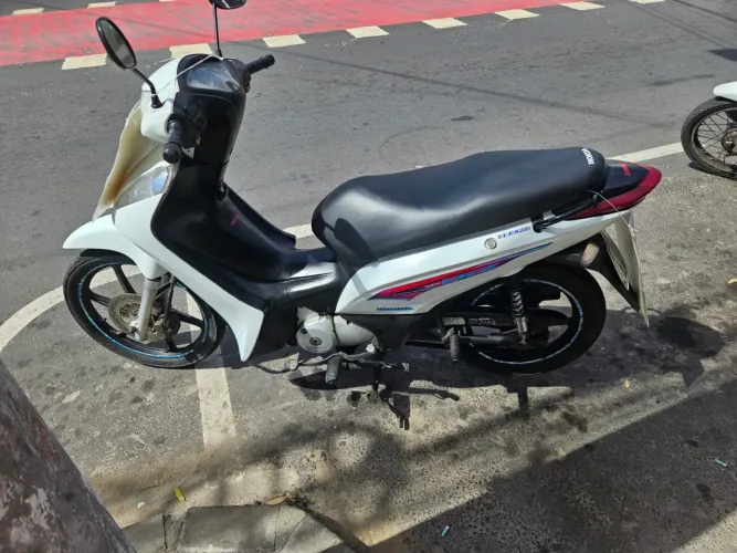Biz 125 a mais completa do ano dela