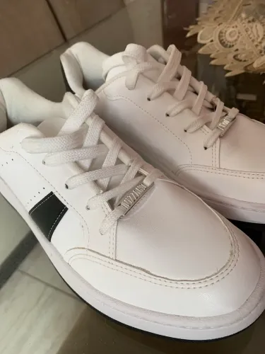 Tênis Vizzano branco casual - novo e confortável