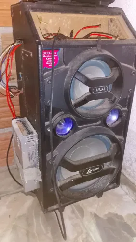 Vende-se caixa com fonte chaveada 50ah