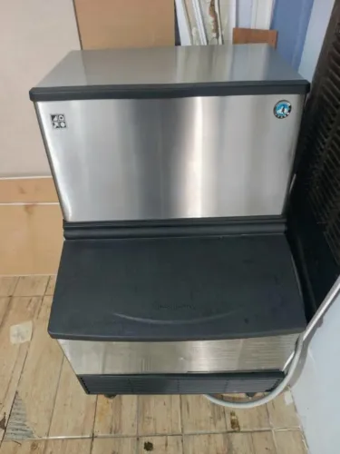 Maquina de gelo - 145 kilos de gelo por dia!