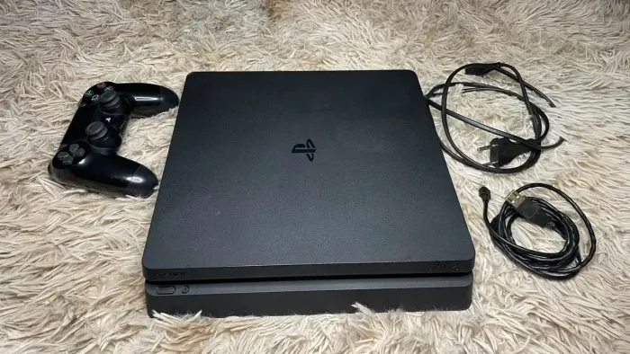 PS4 Slim 500 GB com HD externo de 500 GB 1 controle original + 2 games