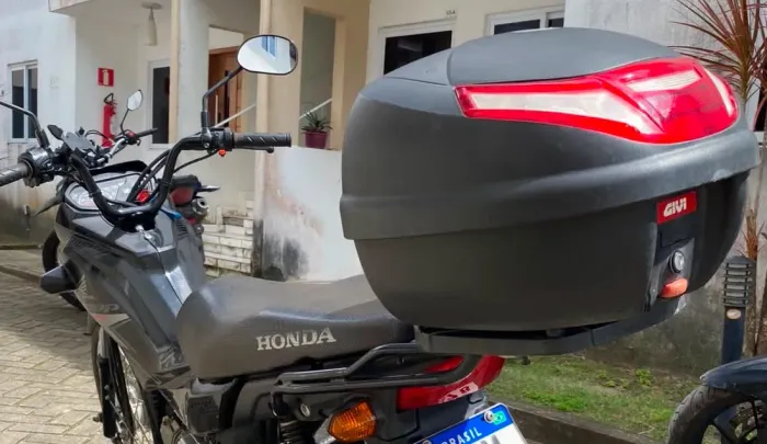 suporte + baú givi 29L pra POP 110 