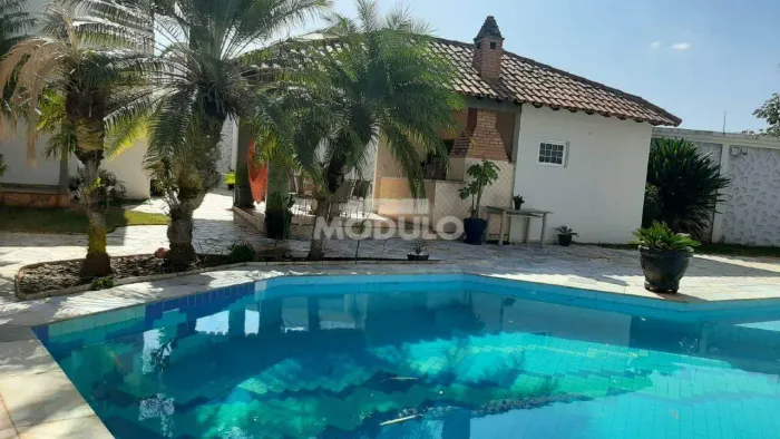 Casa residencial disponível para locação no bairro Cidade Jardim.