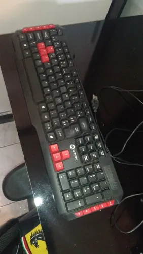 Teclado gamer Vinil - poucas marcas de uso!