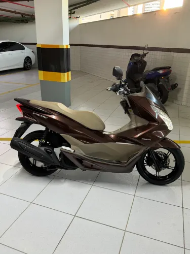 Vendo ou troco Honda pcx 2018 Dlx em estado de nova