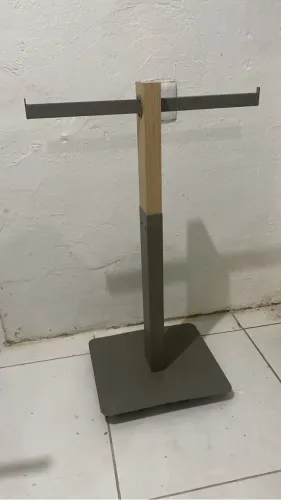Cabideiro Expositor fixo para loja