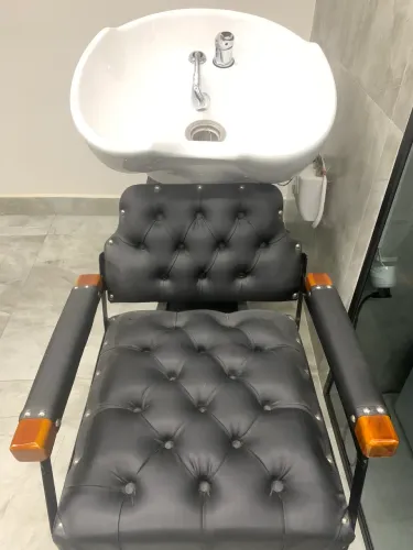 Cadeira de barbeiro + lavatório 