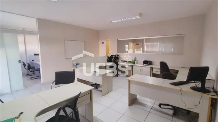 Casa Comercial no Cidade Jardim - Versatilidade e Conforto