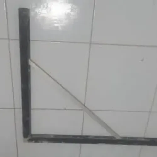 ESQUADRO EM ALUMINIO GRANDE 1.21x 0.91 R$ 120,00