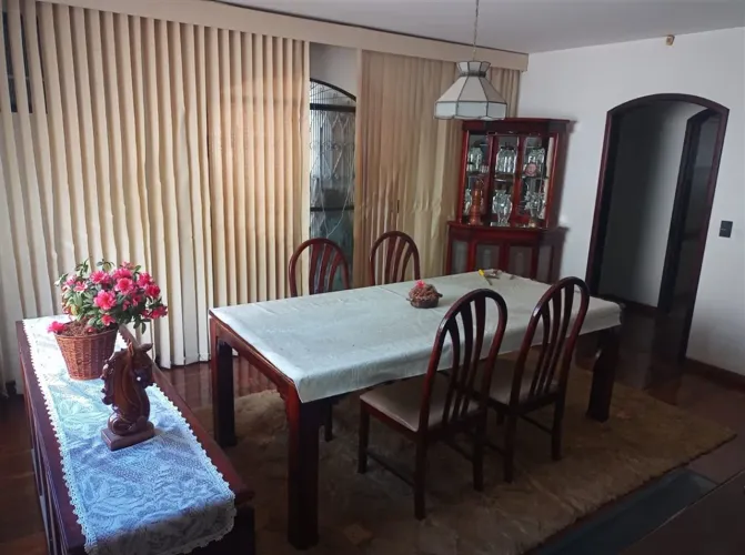 Excelente casa triplex colonial vasta área, livre para espaço gourmet!