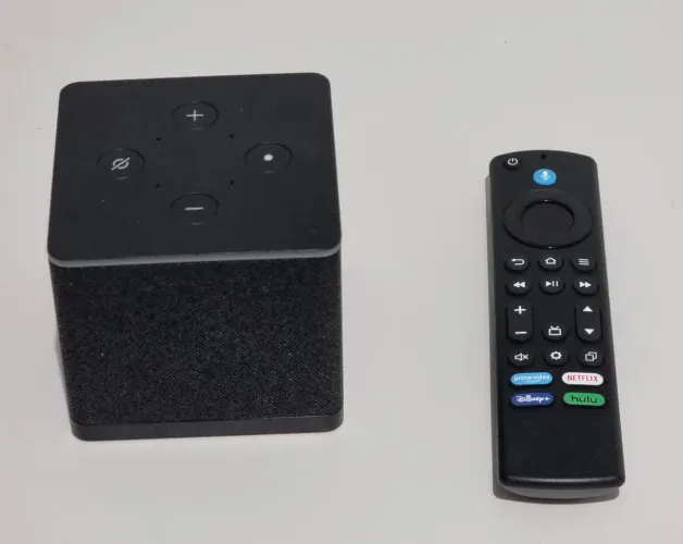 Amazon Fire TV Cube 4K 3ª Geração com Alexa, Wi-Fi 6E, 16 GB e 2 GB de RAM