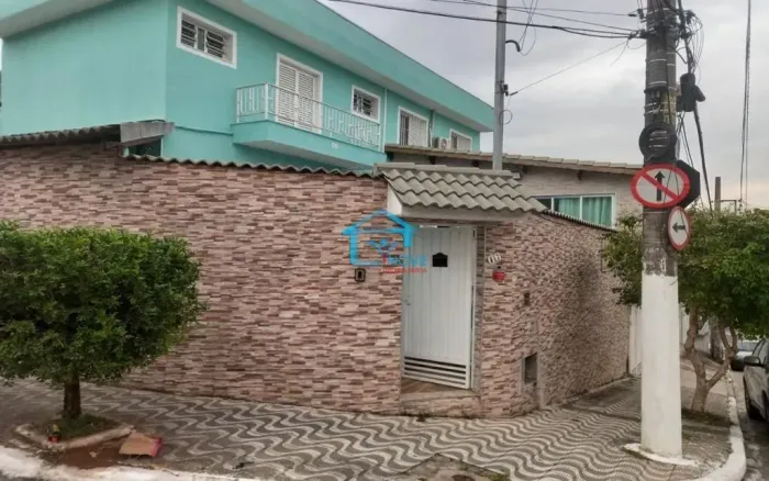 Sobrado disponível para venda e/ou locação na região do bairro Vila Rio Branco.