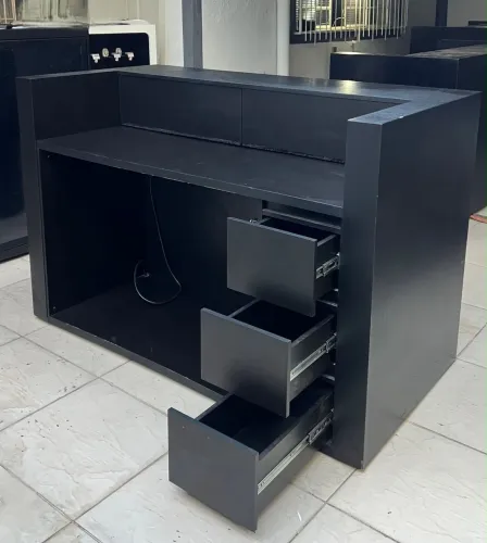 Balcão/quiosque em MDF