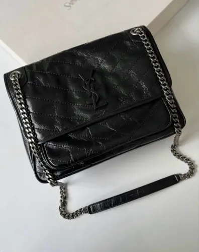 Bolsa Saint Laurent Niki em couro médium