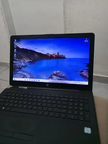 HP Core i5 8°th Touch screen 8gb RAM